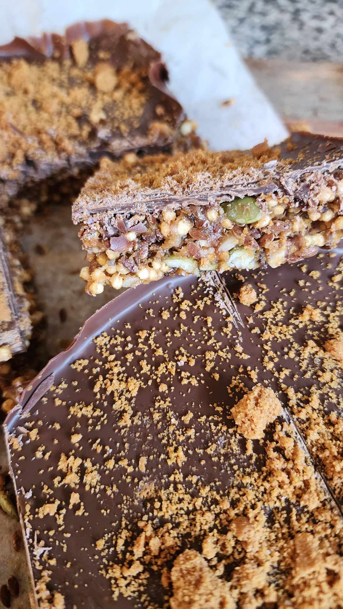 Puffed quinoa biscoff slice (vegan friendly)